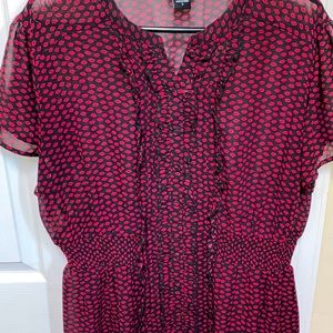 Torrid Sz 2 Top Sheer black frabric with Burgundy lips new condition